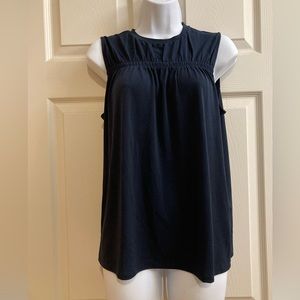 🌼Banana Republic sleeveless top. Navy blue Size Small